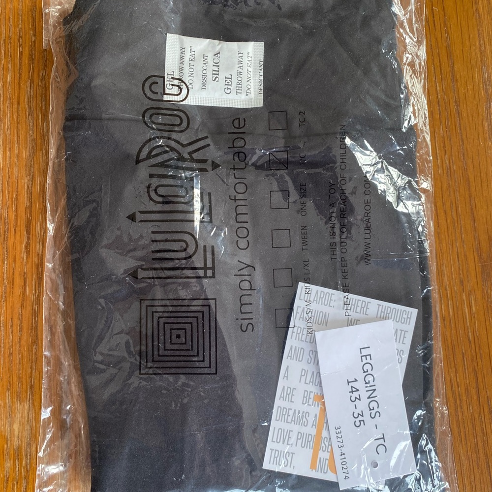 Lularoe Leggings Brand New -SOLID BLACK - Picture 3 of 4